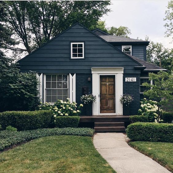 Navy blue Classic House Exterior